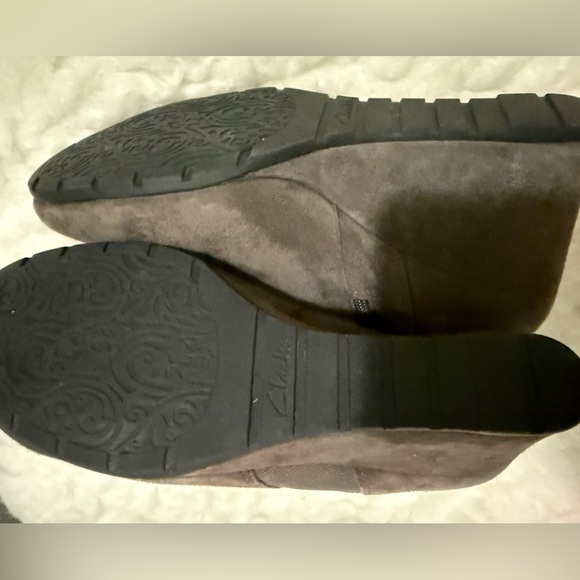 Clarks Rosepoint Bell Side Zip Wedge Ankle Bootie Brown Suede - Picture 8 of 8